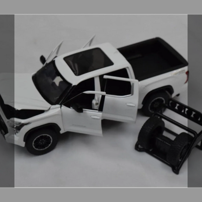 TOYOTA Tundra 1/24スケール 白 DIECAST ダイキャスト ミニカー プルバック機能付き 完成品 モデルカー トヨタ 箱入り おもちゃ ライトアップ サウンド