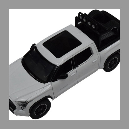 TOYOTA Tundra 1/24スケール 白 DIECAST ダイキャスト ミニカー プルバック機能付き 完成品 モデルカー トヨタ 箱入り おもちゃ ライトアップ サウンド