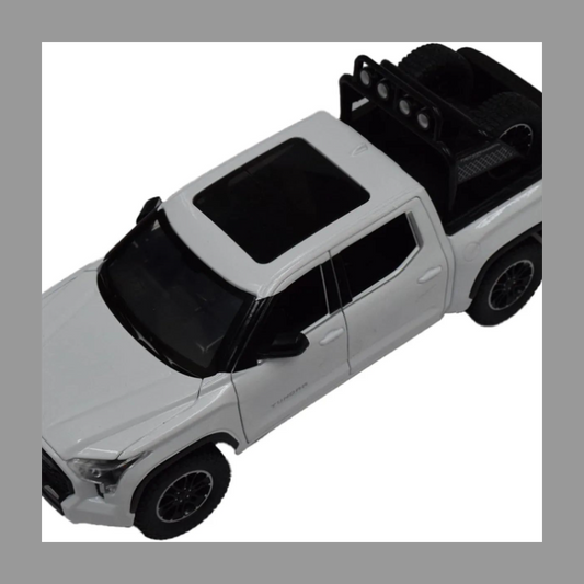 TOYOTA Tundra 1/24スケール 白 DIECAST ダイキャスト ミニカー プルバック機能付き 完成品 モデルカー トヨタ 箱入り おもちゃ ライトアップ サウンド